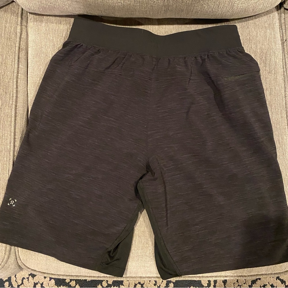 Men’s medium LuLuLemon T.H.E. Linerless Short (Black) - 9”